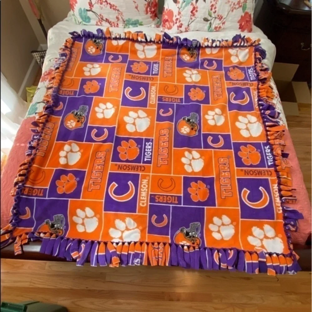 Clemson Tigers NWOT No Sew Fleece Toss Blanket Fleece, Anti Pill Fleece